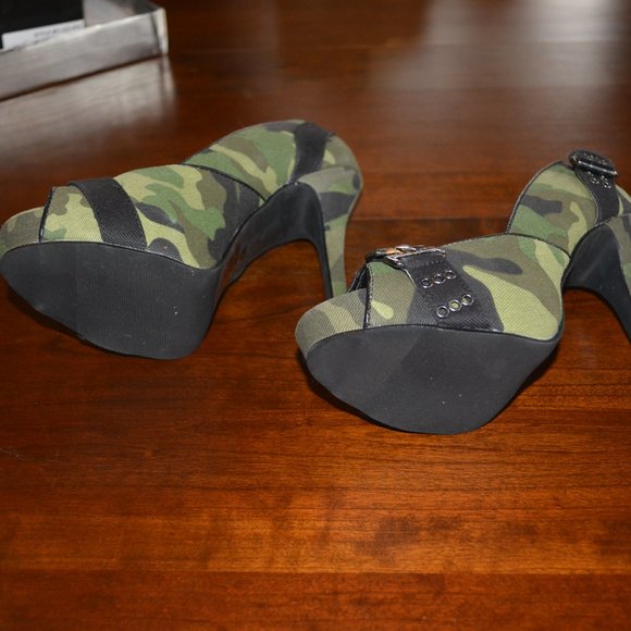 Ellie Women's Camoflage/Black Heel Size 7 - Picture 6 of 7